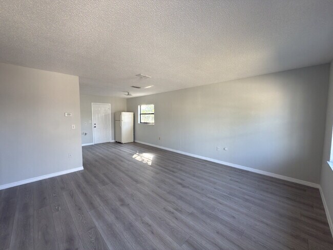 451 Las Palmas Cir in Avon Park, FL - Foto de edificio - Building Photo