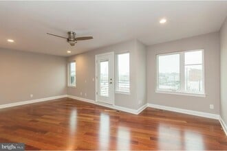 225 W Girard Ave in Philadelphia, PA - Building Photo - Building Photo