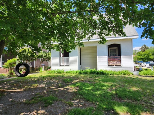 property at 928 N Division St