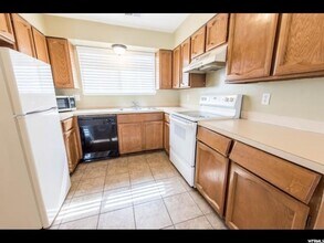 7348 W Copperview Dr in Magna, UT - Building Photo - Building Photo