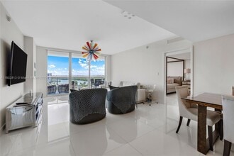 400 Sunny Isles Blvd, Unit 1106 in Sunny Isles Beach, FL - Building Photo - Building Photo