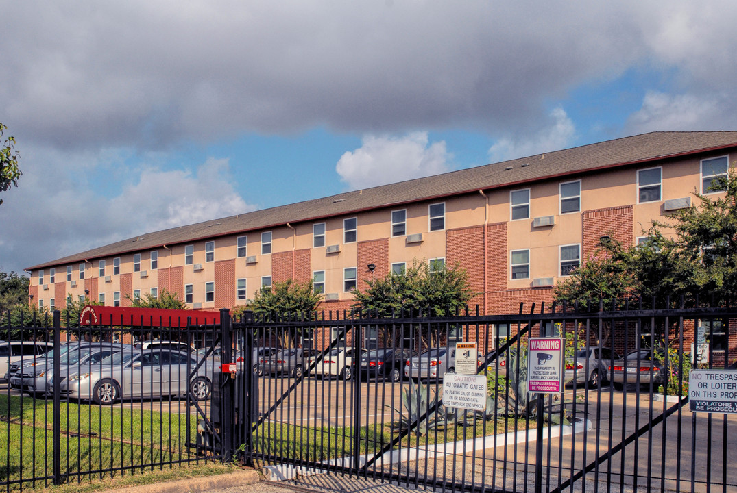 Lakeview Place Apartments in Houston, TX - Building Photo