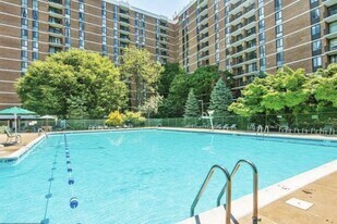 2300 Pimmit Dr, Unit 1207 in Falls Church, VA - Building Photo