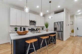 1007 Mt Auburn Ave in Dallas, TX - Foto de edificio - Building Photo