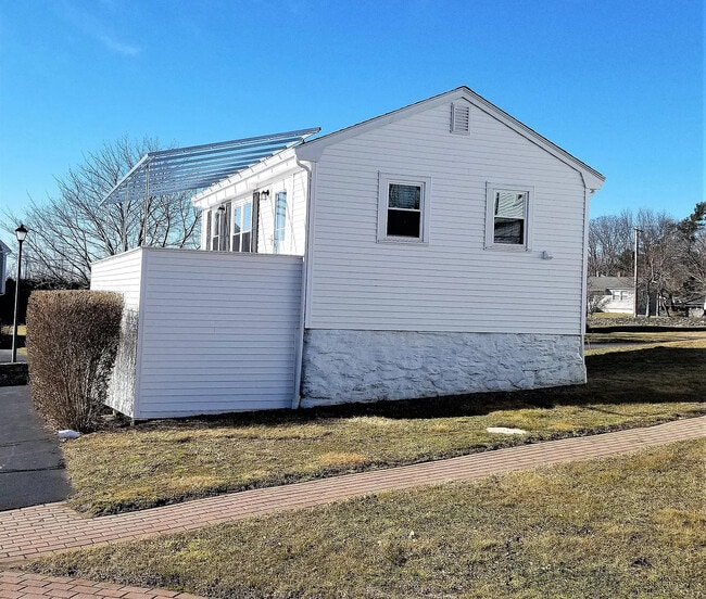 20 Statue Way in Portsmouth, RI - Building Photo - Building Photo