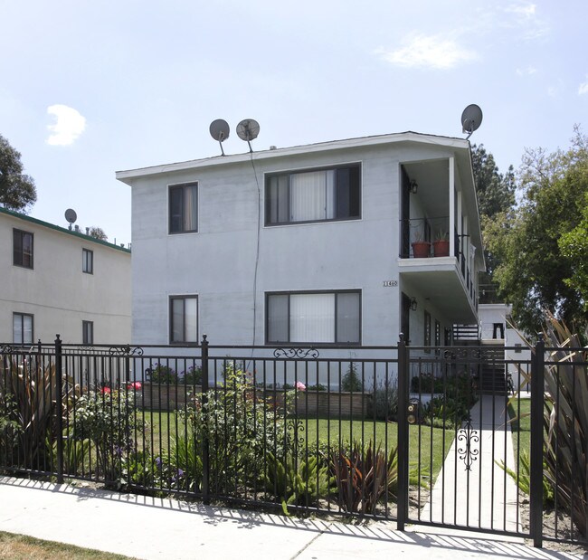 11460 Killion St in North Hollywood, CA - Foto de edificio - Building Photo