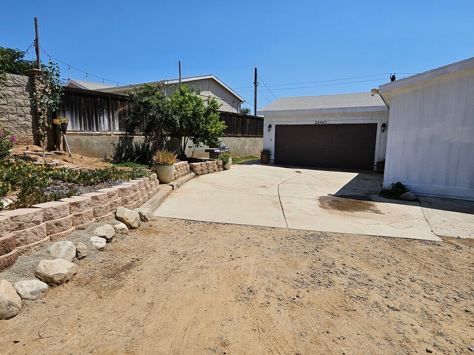 24405 Manzanita Rd in Menifee, CA - Building Photo