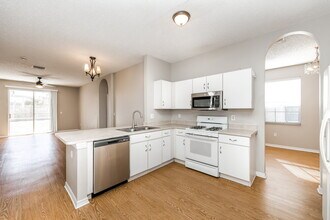 22820 Marsh Wren Dr in Land O Lakes, FL - Foto de edificio - Building Photo