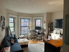 221 Newbury St, Unit 3F in Boston, MA - Building Photo