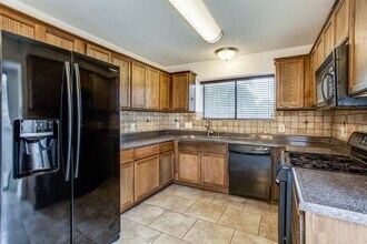 12015 Sky W Dr in Austin, TX - Building Photo - Building Photo