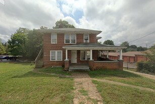 741 1st Ave SW in Hickory, NC - Building Photo