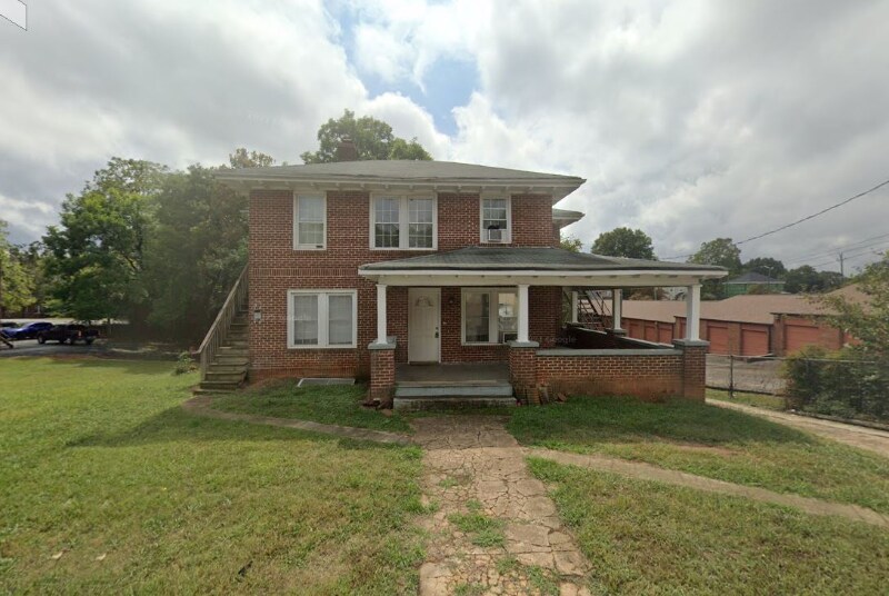 741 1st Ave SW in Hickory, NC - Foto de edificio
