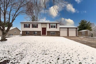 Gorgeous Fishers Home in a Sought-After Community in Fishers, IN - Foto de edificio - Building Photo