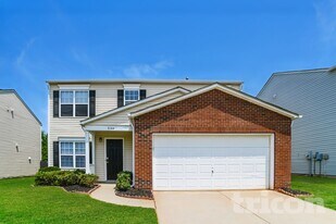 8144 Rosberg Ln in Charlotte, NC - Building Photo
