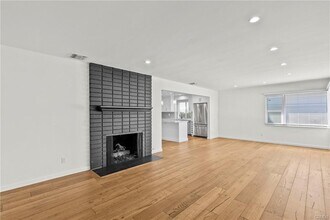 1056 E Orange Grove Ave in Burbank, CA - Building Photo - Building Photo