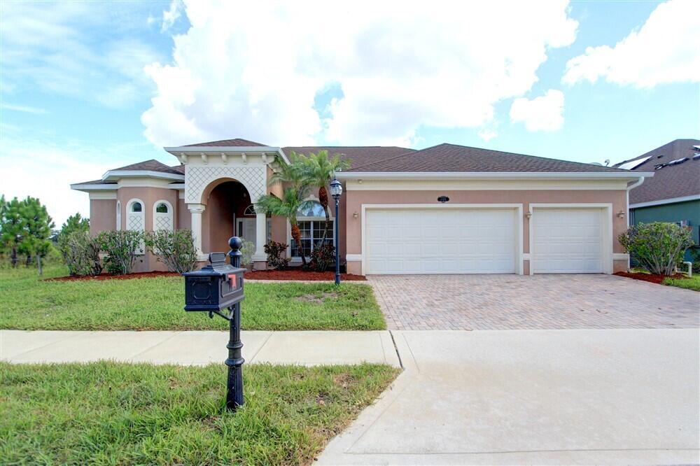 1185 Dromin Ln in Melbourne, FL - Building Photo
