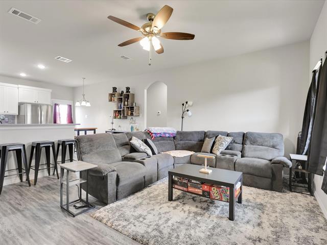 308 Hoover Dr in Mabank, TX - Foto de edificio - Building Photo