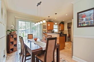 944 Victoria Ln in Elk Grove Village, IL - Building Photo - Building Photo