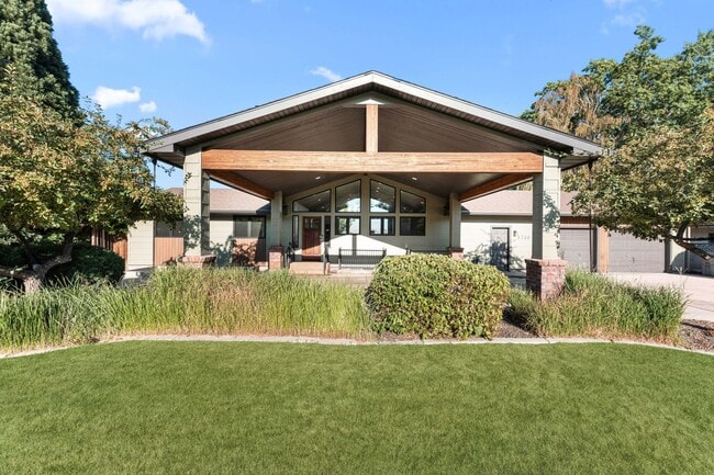 property at 3736 N Mountain View Dr