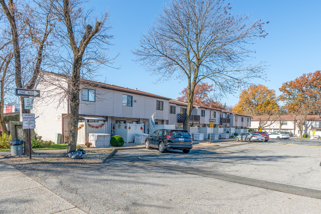 Avon at Great Kills Condominium in Staten Island, NY - Building Photo