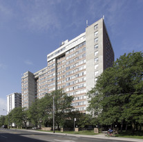 3000 Bathurst St Apartments