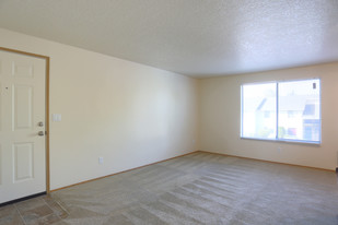 Greenwood Park Apartments in Salem, OR - Building Photo