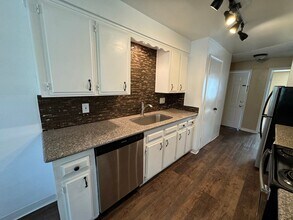 Twin Oaks Apartments in Salem, OR - Building Photo - Building Photo