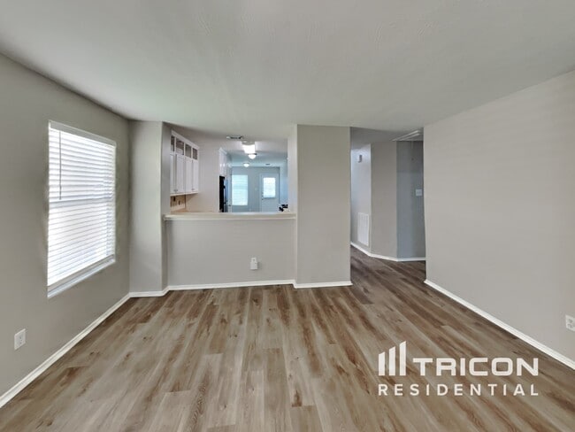 614 Harpswell Ln in Houston, TX - Foto de edificio - Building Photo