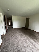 330 Erie St SE in Hubbard, OH - Building Photo - Building Photo