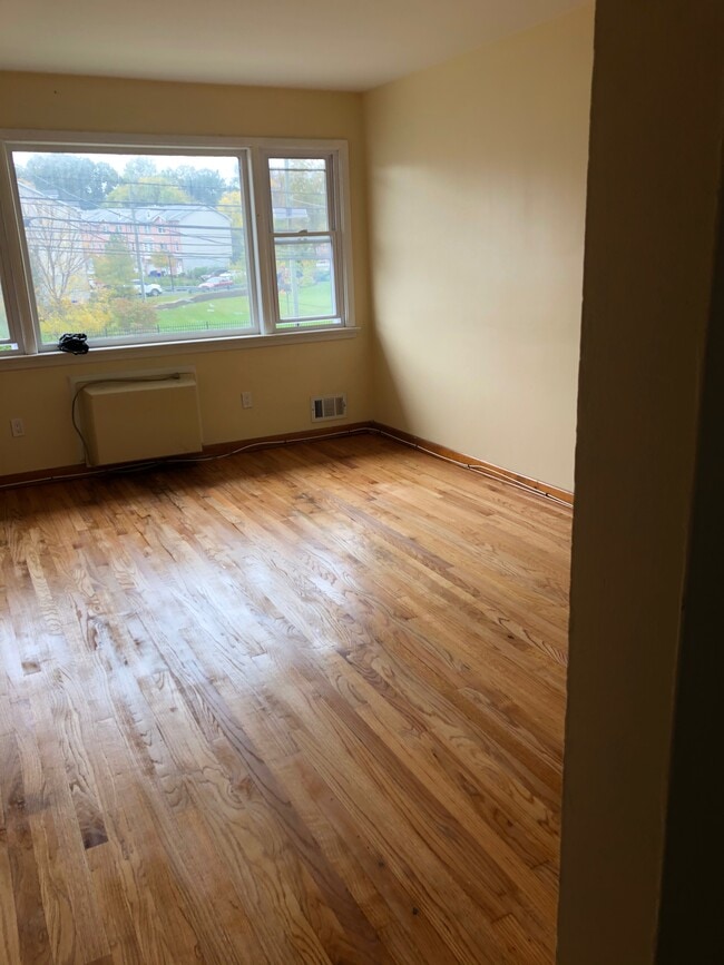 22 Boyle Plz, Unit 2