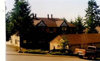 5211 Orchard St W in Tacoma, WA - Building Photo