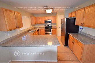 8134 W Hilton Ave in Phoenix, AZ - Building Photo - Building Photo