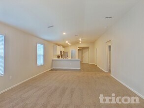 8430 Cape Fox Dr, Unit 402 in Jacksonville, FL - Building Photo - Building Photo