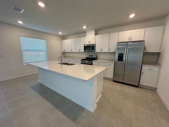 33752 Sky Blossom Cir in Leesburg, FL - Building Photo - Building Photo