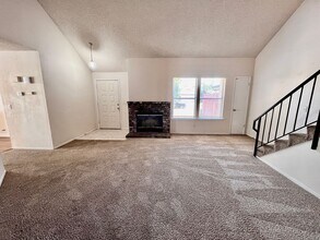 2555 N Dewey Ave in Fresno, CA - Building Photo - Building Photo