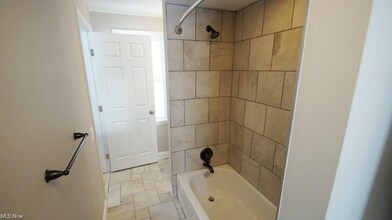 196 Vincent St in Chagrin Falls, OH - Building Photo - Building Photo