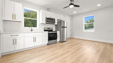 2730 37th Ave N, Unit B in St. Petersburg, FL - Building Photo - Building Photo