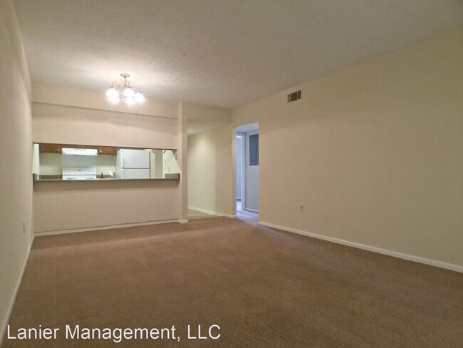 301 E Second St in Springfield, GA - Foto de edificio - Building Photo