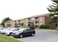 Colonial Crest Apartments photo'