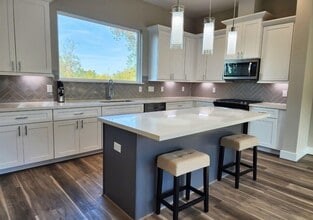 2615 Huntington Creek Ln in Houston, TX - Building Photo - Building Photo