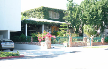 513 E Orange Grove Ave in Burbank, CA - Building Photo - Building Photo