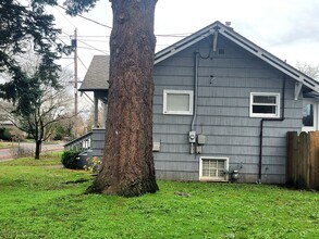 5006 SE Knapp St in Portland, OR - Building Photo - Building Photo