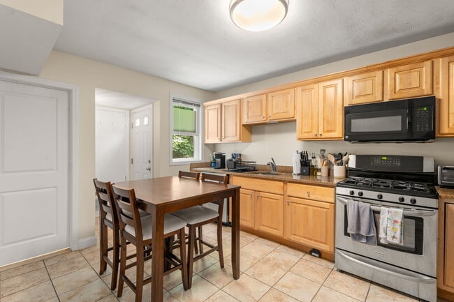 99 Kilsyth Rd, Unit 3