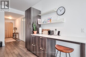 36-436 Howard Park Ave in Toronto, ON - Building Photo - Building Photo