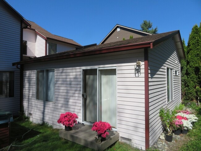 13008 177th Pl NE, Unit EnglishHillGardenApt.