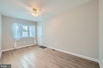 2500 E Fayette St in Baltimore, MD - Building Photo - Building Photo