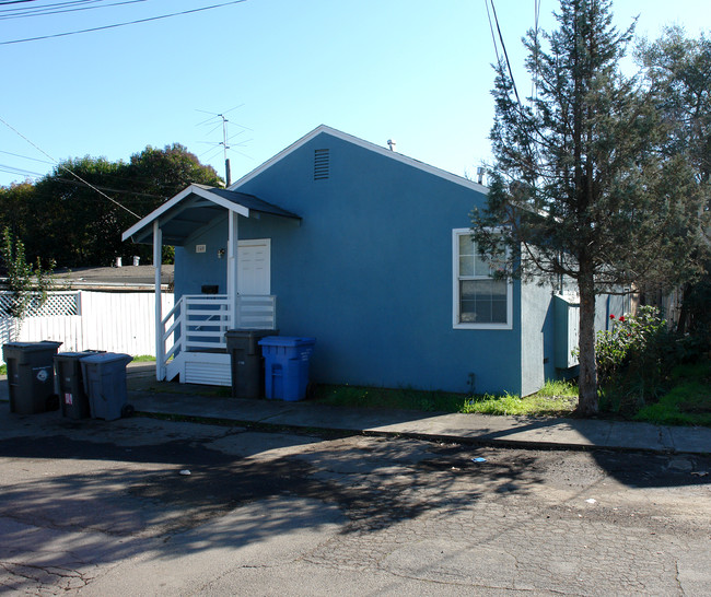 140 Scott St in Santa Rosa, CA - Building Photo - Building Photo