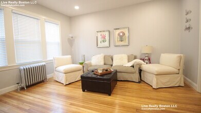 91 Verndale St, Unit Apartment #3 in Brookline, MA - Building Photo - Building Photo