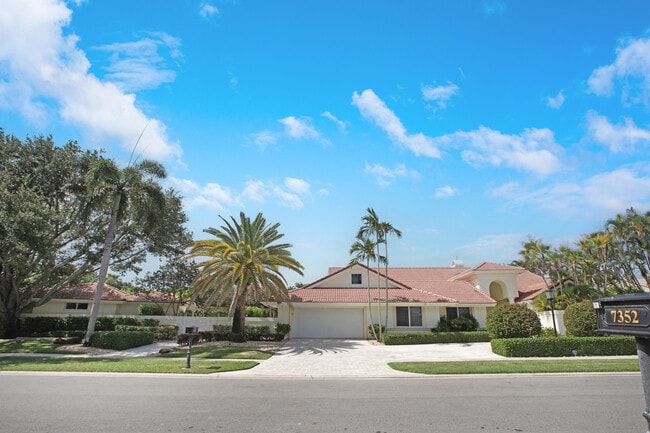 7351 Valencia Dr in Boca Raton, FL - Building Photo - Building Photo