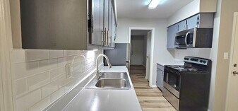 3030-3032 Creekview Cir in Dayton, OH - Building Photo
